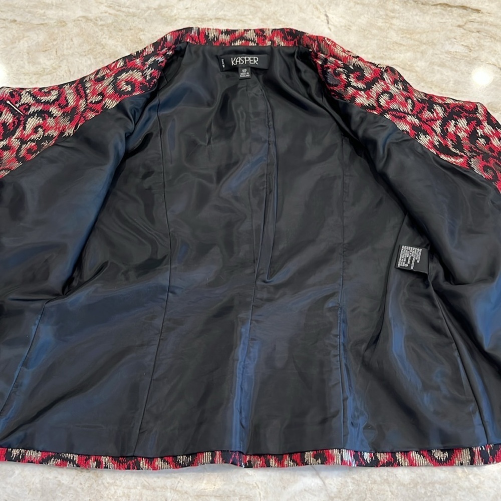 Kasper | Metallic Jacquard‎ Round Lapel Jacket | Red, Black, Gold | Petite 10 - Picture 6 of 13